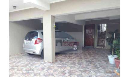 Linda casa assobradada à venda no Bairro Parque das Nações em Americana-SP.