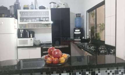 Casa com 3 dormitórios à venda, 200 m² por R$ 635.000 - Jardim Dona Regina - Santa Bárbara D'Oeste/SP