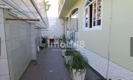 Casa à Venda em Praia Comprida - 6 Dormitórios por R$1.500.000