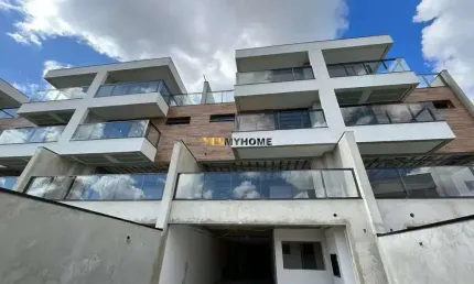 Casa em condomínio com 4 vagas de garagem cobertas, 3 suítes à venda, 294 m² por
