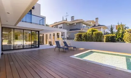 Casa em Condomínio Luxuoso com 4 suítes, sendo 1 no piso térreo! Piscina aquecid