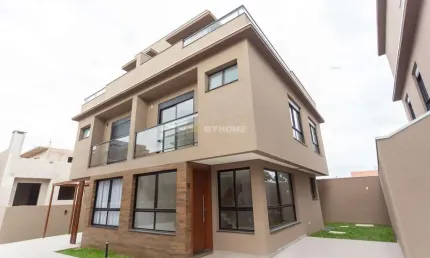 Sobrado com vista panorâmica, Ático, terraço privativo, 5 vagas de garagem.