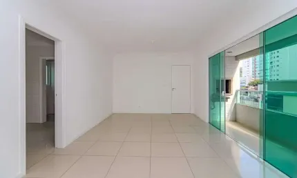 Apartamento no Ed. Dom Pascoal em Balneário Camboriú