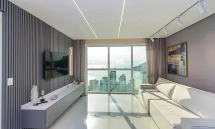 Apartamento no Ed. Phoenix Tower em Balneário Camboriú.