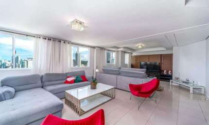 Apartamento no Ed. Marquês de Olinda em Balneário Camboriú.