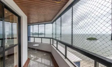 Apartamento Frente Mar à venda em Balneário Camboriú com 3 suítes