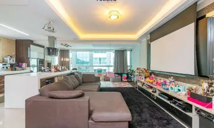 Apartamento à venda no Centro de Balneário Camboriú com duas suítes