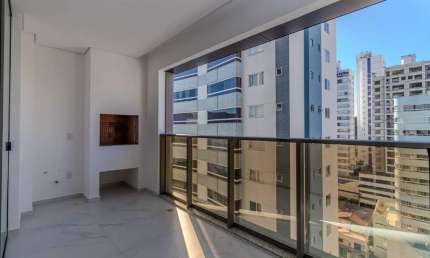 Apartamento com 04 suítes à venda na Barra Norte em Balneário Camboriú.
