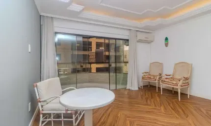 Apartamento à venda com 03 suítes na Barra Norte em Balneário Camboriú.
