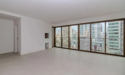 Apartamento à venda com 04 suítes no centro de balneário camboriú.