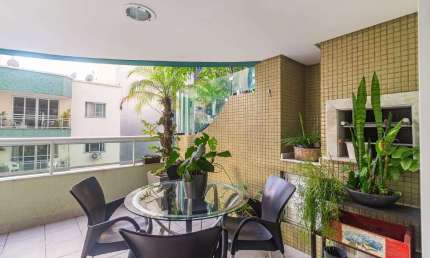 Apartamento Diferenciado a uma quadra do mar com 03 suítes em Balneário Camboriú.