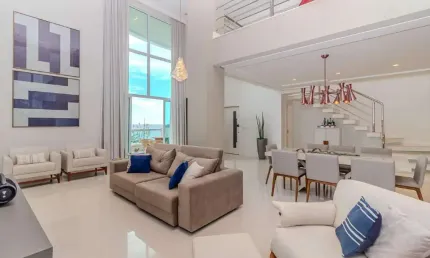 Apartamento à venda com vista para o mar e 03 suítes em Balneário Camboriú.