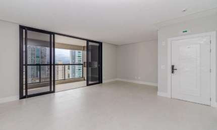 Apartamento com vista para o mar à venda em Balneário Camboriú.