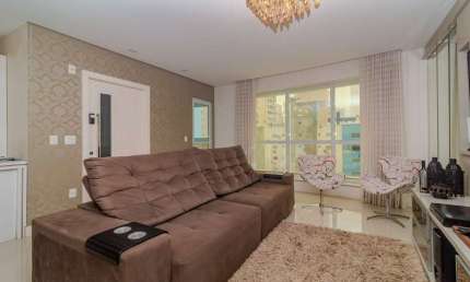 Apartamento um por andar à venda no Ed. Solar Gonçalves em Balneário Camboriú