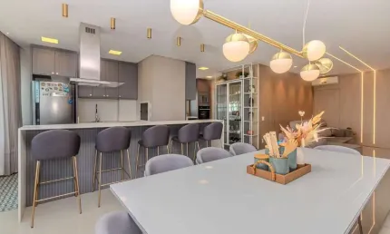 Apartamento a venda no Ed. Porto da Barra no centro de Balneário Camboriú