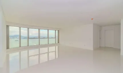 Apartamento à venda no Ed. Yachthouse em Balneário Camboriú