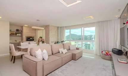 Apartamento à venda no centro de balneário camboriú no ed. puerto velero
