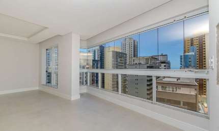 Apartamento à venda no Ed. Olímpia no centro de Balneário Camboriú
