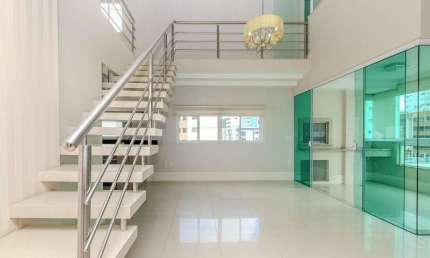 Apartamento duplex à venda no Ed. Innovare no centro de Balneário Camboriú