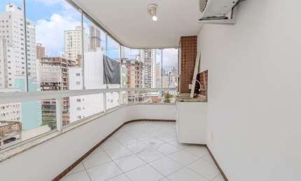 Apartamento á venda no Ed. Nidia no centro de Balneário Camboriú