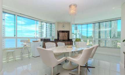 Apartamento vista mar à venda no Ed. Marina Residence