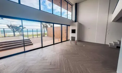 Duplex frente mar à venda no Ed. Sunrise na Praia Brava