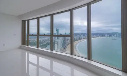Apartamento à venda no Ed. Yachthouse em Balneário Camboriú