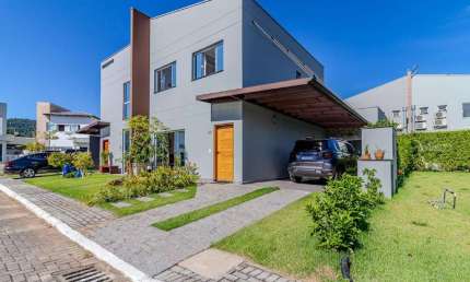 Casa à venda no Condomínio Village dos Ipes em Balneário Camboriú