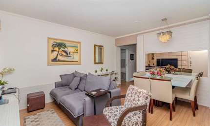 Apartamento a poucos passos do mar à venda no Ed. Dona Camila em Balneário Camboriú