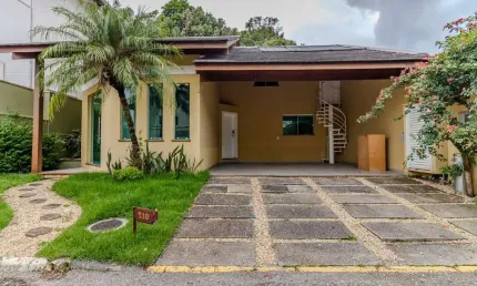 Casa à venda no Cond. Ariribá em Balneário Camboriú