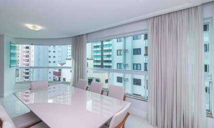 Apartamento no Ed. Solar Vitória em Balneário Camboriú