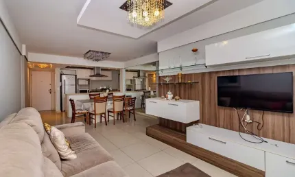 Apartamento frente mar com sacada à venda no Ed. Saint Tropez em Balneário Camboriú