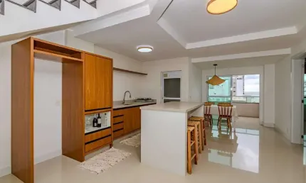 Cobertura duplex com vista mar à venda no Ed. Emerald Residence na Praia Brava