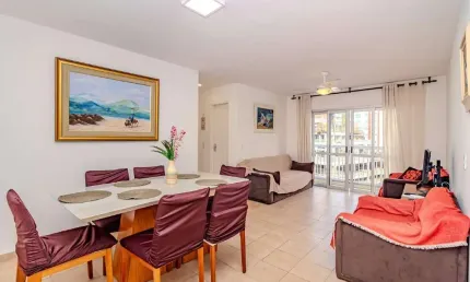 Apartamento próximo ao mar à venda no Ed. Solar Moema em Balneário Camboriú