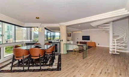 Cobertura triplex à venda no Ed. Acqua Marine em Balneário Camboriú