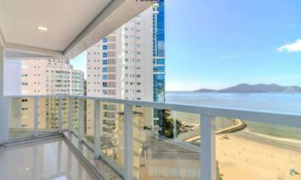 Apartamento à venda com três suítes no Edifício Infinity Coast em Balneário Camboriú