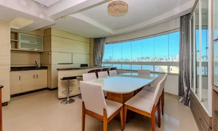 Apartamento com vista mar à venda no Ed. Luz do Mar em Balneário Camboriú