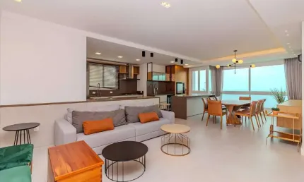 Apartamento com vista mar à venda no Ed. Camboas em Balneário Camboriú