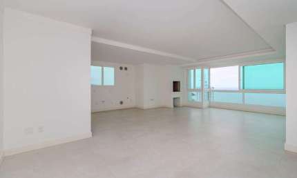 Apartamento com vista mar à venda no Ed. Camboas em Balneário Camboriú