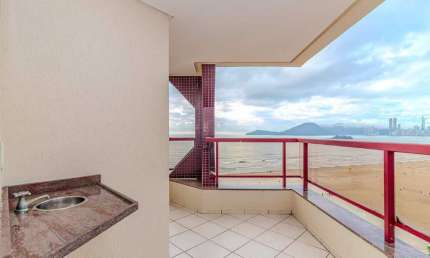 Apartamento frente mar à venda no Ed. Torre do Sol em Balneário Camboriú