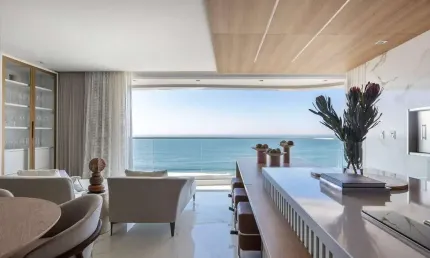 Apartamento vista mar à venda no Ed. Le Blanc na Praia Brava