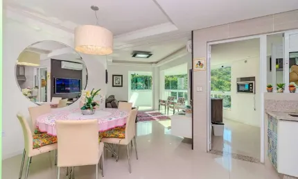 Apartamento próximo ao mar à venda no Ed. Bellas Artes em Balneário Camboriú