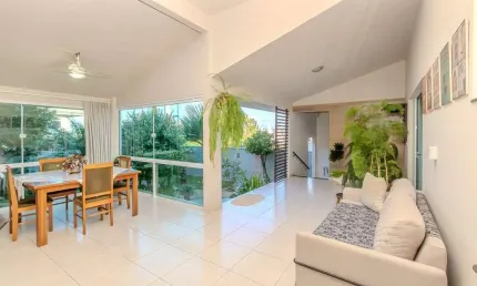 Casa à venda no bairro Ariribá em Balneário Camboriú