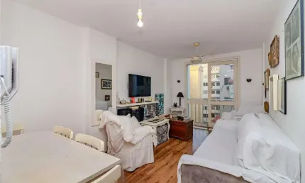 Apartamento próximo a praia à venda no Ed. Laureano Bittencourt em Balneário Camboriú