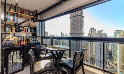 Apartamento à venda com 04 dormitórios no Centro de Balneário Camboriú.