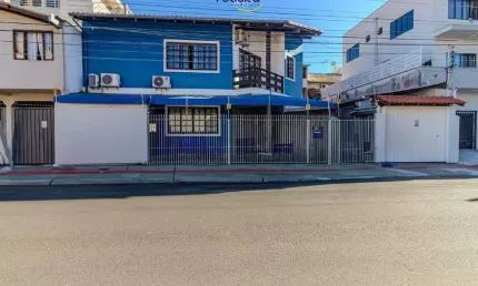 Casa com 2 quartos à venda na Rua 770, 162, Centro, Balneário Camboriú