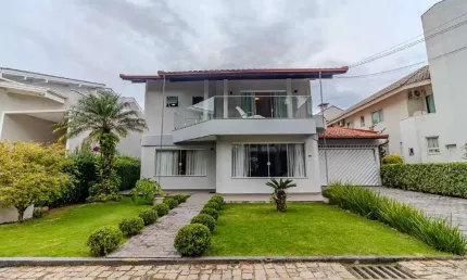 Casa à venda em Condomínio fechado em Balneário Camboriú