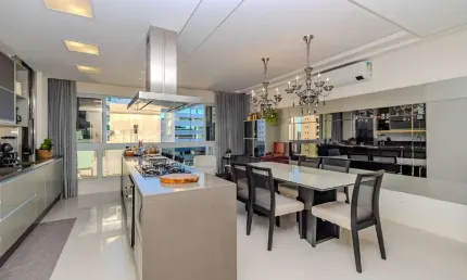 Apartamento com vista mar à venda em Balneário Camboriú
