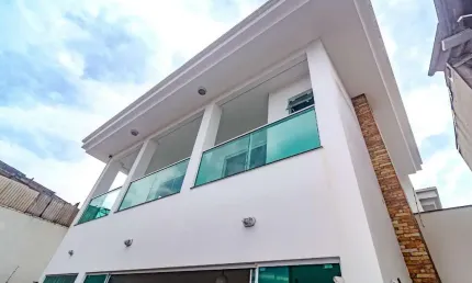Sobrado de luxo à venda no Centro de Balneário Camboriú