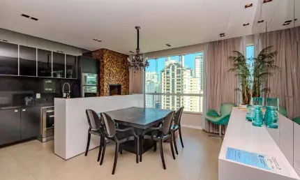 Apartamento próximo ao mar à venda em Balneário Camboriú